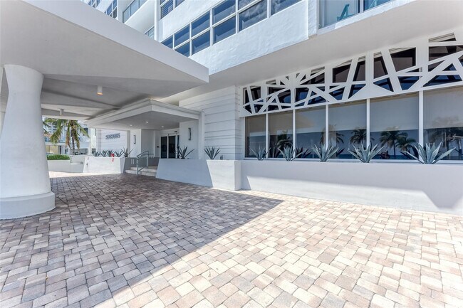 Building Photo - 209 N Fort Lauderdale Beach Blvd