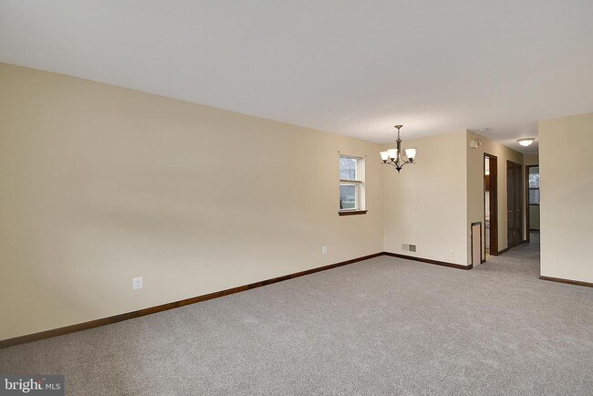 Building Photo - 602 Country Ln