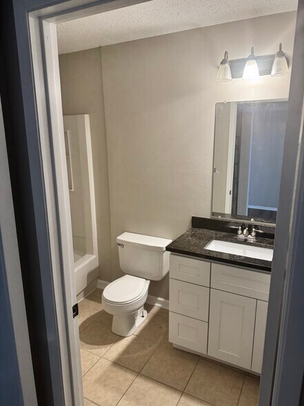 Building Photo - 115 Township Ln