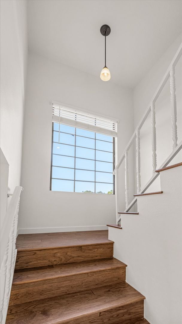 Building Photo - Large Renovated 3bed x 2.5bath Townhouse with Private Patio & 2-Car Garage