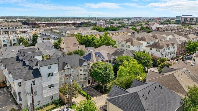 Building Photo - Beautiful Brick Patio Home with Solar and ...