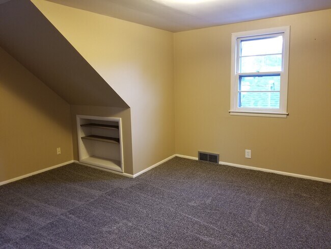 Building Photo - 1146 9th St N