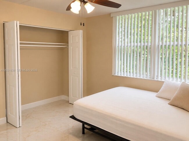 Building Photo - 9420 Tangerine Pl
