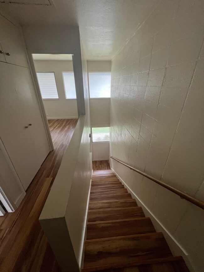 Building Photo - 2-bed 2-bath 1- parking Tropic Gardens Town House for rent!