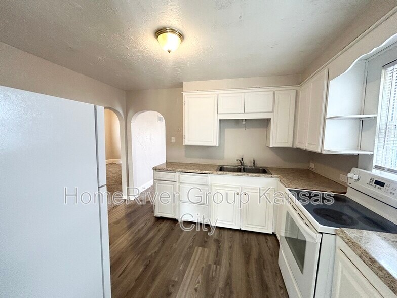 Building Photo - 1305 Oakley Ave