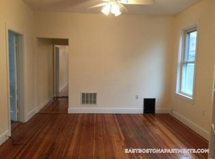 Building Photo - 756 Saratoga St