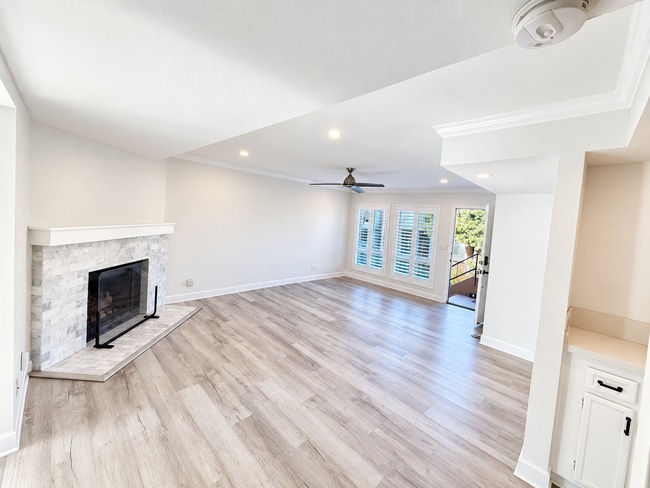 Building Photo - 2254 N Gaviota Ave