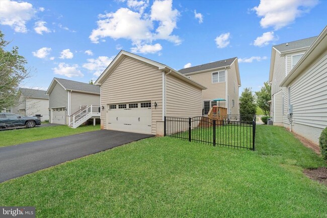 Building Photo - 15119 Kroll Ln