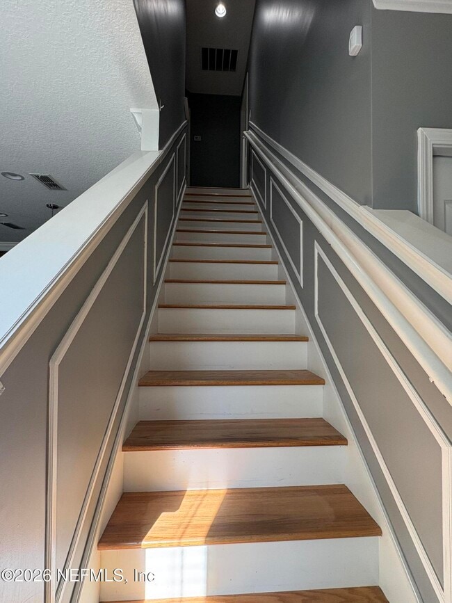 Building Photo - 496 Walnut Dr