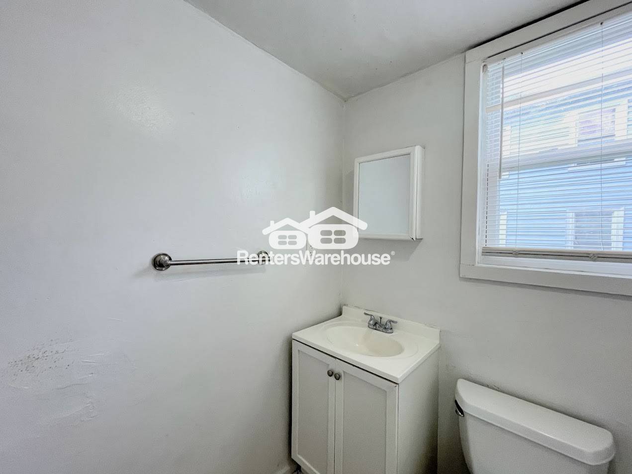 Building Photo - 1305 W 38th St