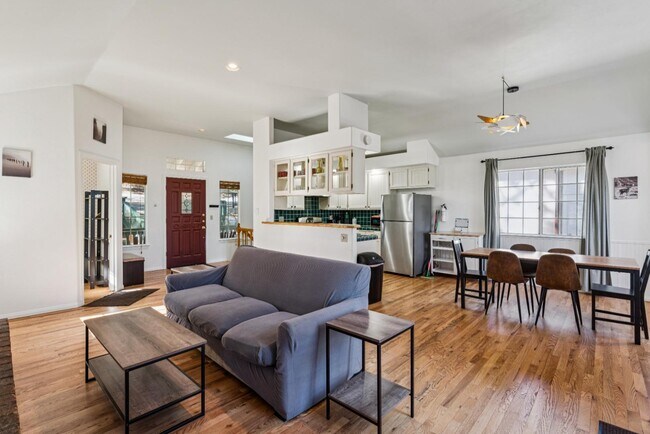 Building Photo - 1219 Scenic Way