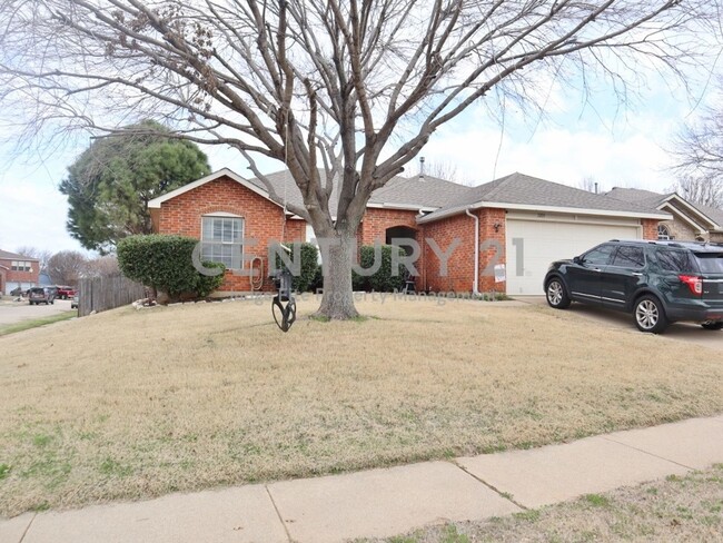 Primary Photo - Wonderful 3/2/2 Corner Lot In Lake Dallas ...