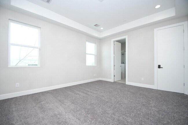 Building Photo - 5904 Gardendale Dr