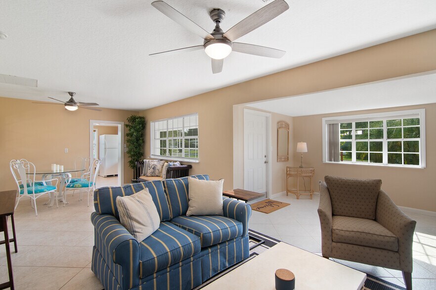 Building Photo - 1441 5th Ct