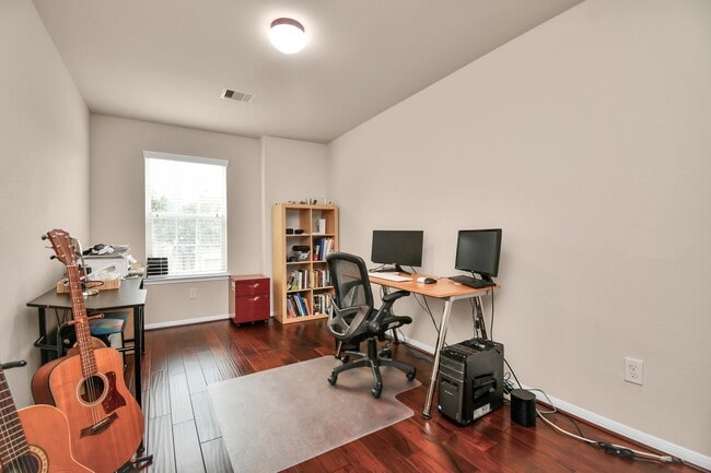 Building Photo - 2202 Waterford Park St