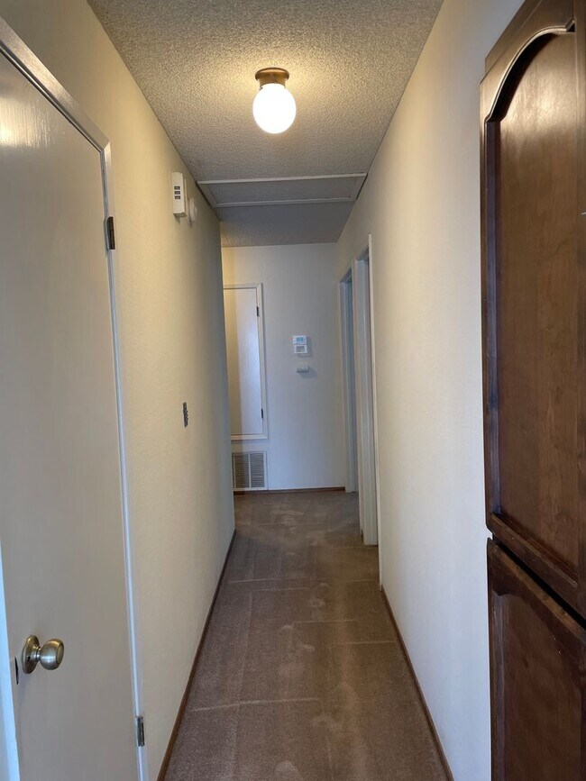 Building Photo - 3 Bedroom 2 Bathroom in Pocket