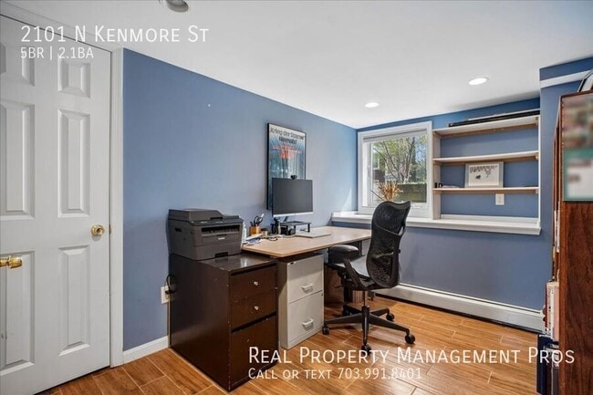 Building Photo - 2101 N Kenmore St