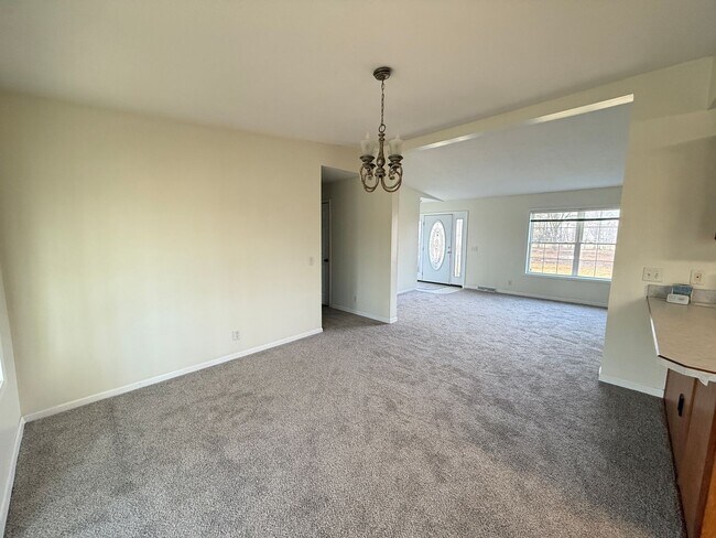 Building Photo - Spacious 3-Bedroom Home with Sunroom and Attached 2-Car Garage in Manchester, MI