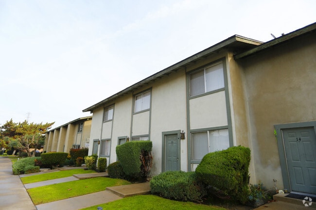Building Photo - Riviera West Chester Apartments