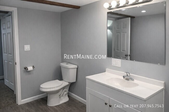 Building Photo - 492 Main St