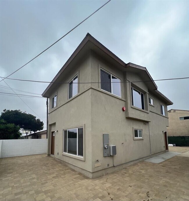 Building Photo - Move-in Special $500 Off*