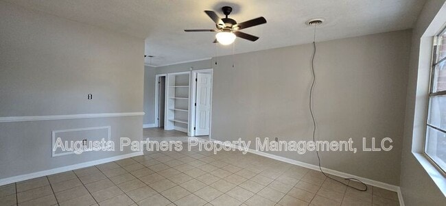 Building Photo - 2511 Drayton Dr