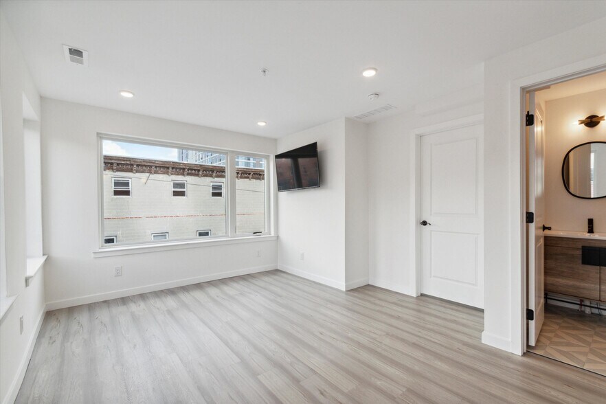 Building Photo - 1338 N 15th St