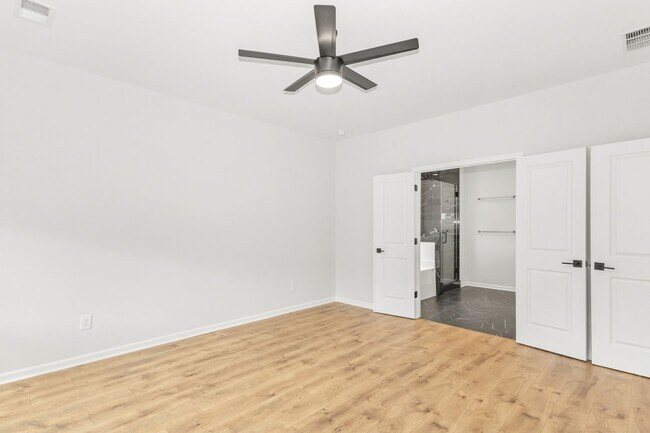 Building Photo - Beautiful 3 Bedroom 2.5 Bathroom Home in Windsor Crossing with Loft