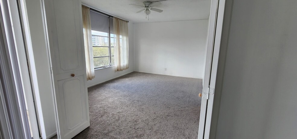 Building Photo - 3010 N Course Dr