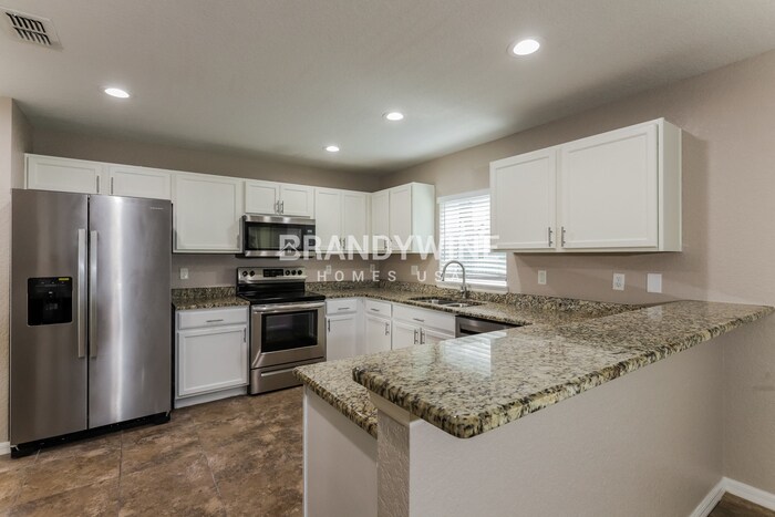 Building Photo - 209 Woodknoll Pl