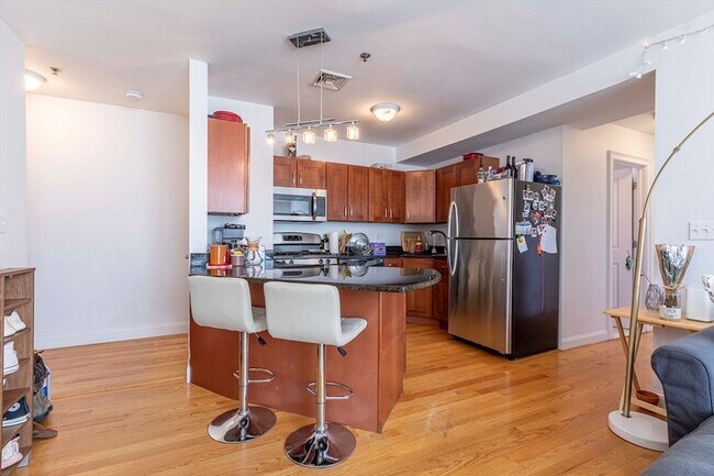 Building Photo - 535 Cambridge St