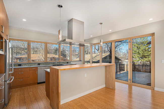 Building Photo - "Modern 4-Bed Boulder Retreat with Granite Elegance & Finished Basement!"
