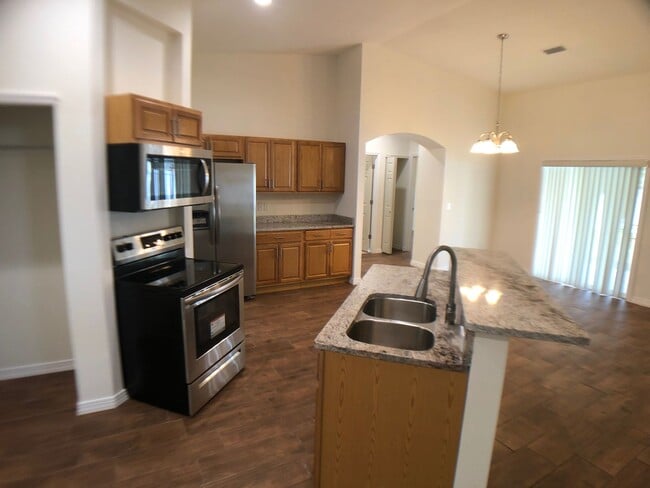 Building Photo - Brand new 3 bedroom 2 bath