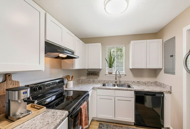 Newly Renovated Townhome at Pine Ridge Apartments in Cary, NC - Pine Ridge Townhomes
