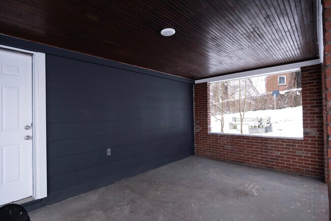 Building Photo - 956 Jefferson Dr