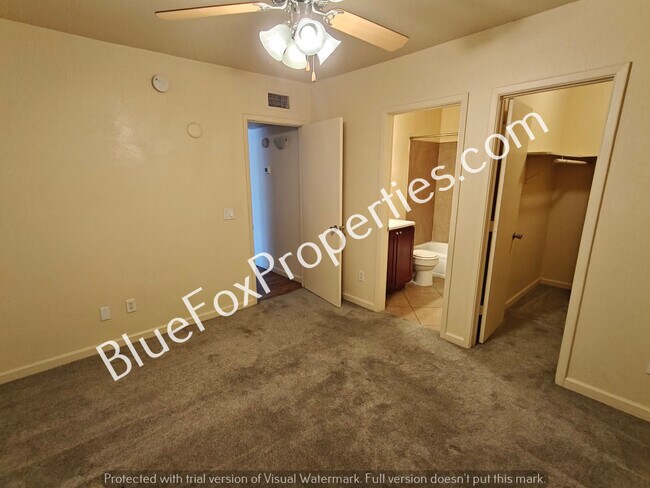 Building Photo - 3357 N Country Club Rd