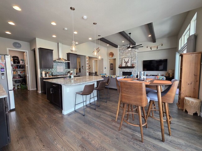 Building Photo - 5 Bed 4 Bath Home In Flying Horse North!!
