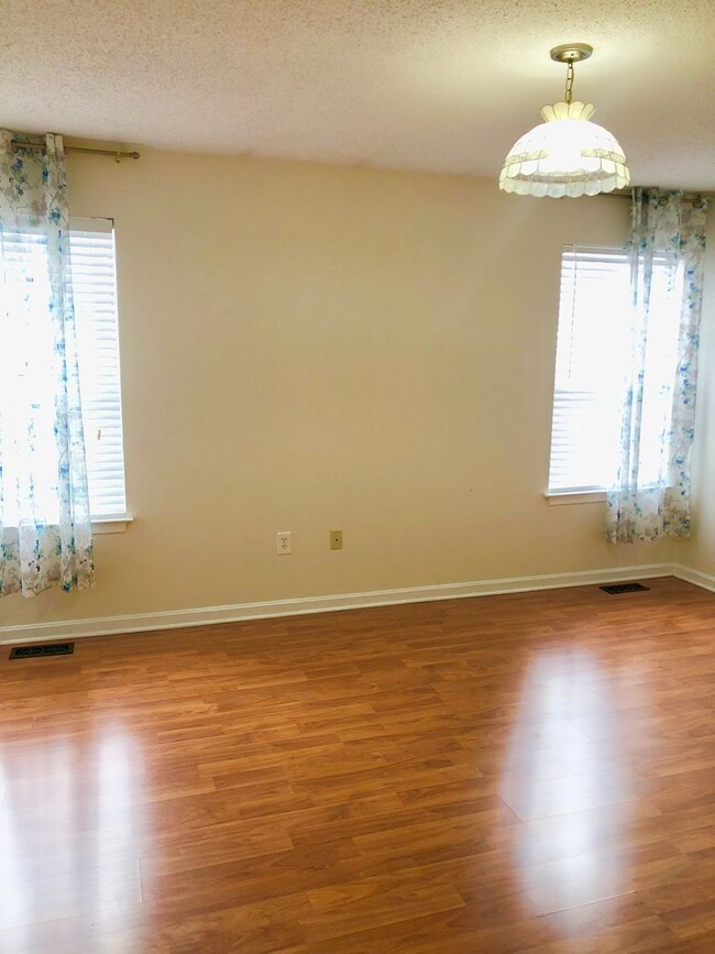 Building Photo - Gorgeous 2 BR/2.5 BA Condo in Ellicott City!