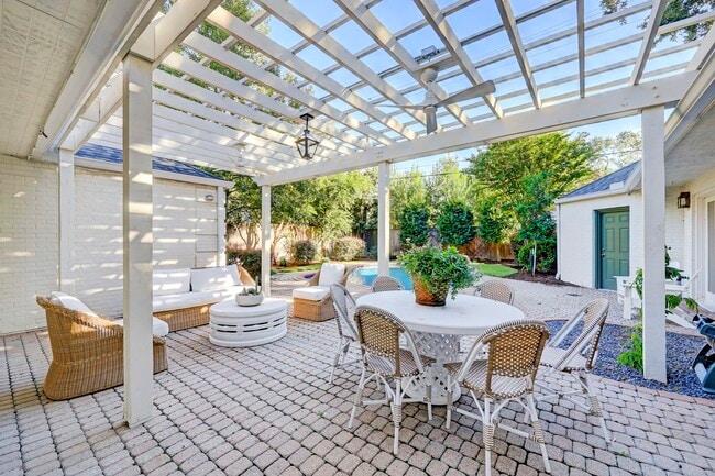 Building Photo - 6159 Doliver Dr