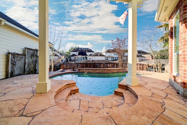Building Photo - 20523 Riverside Pines Dr