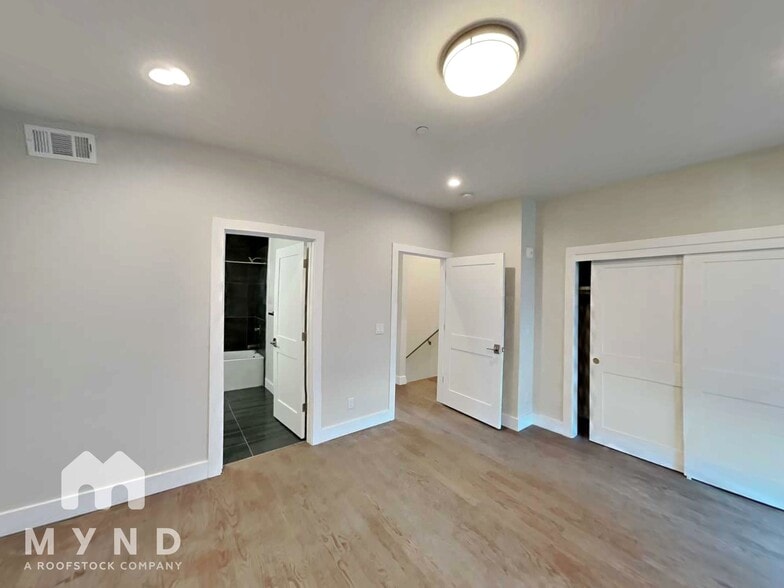 Building Photo - 3103 35th Ave