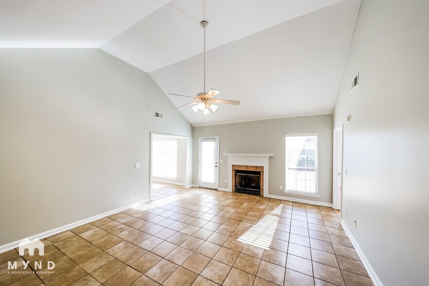 Building Photo - 4010 Cambridge Dr