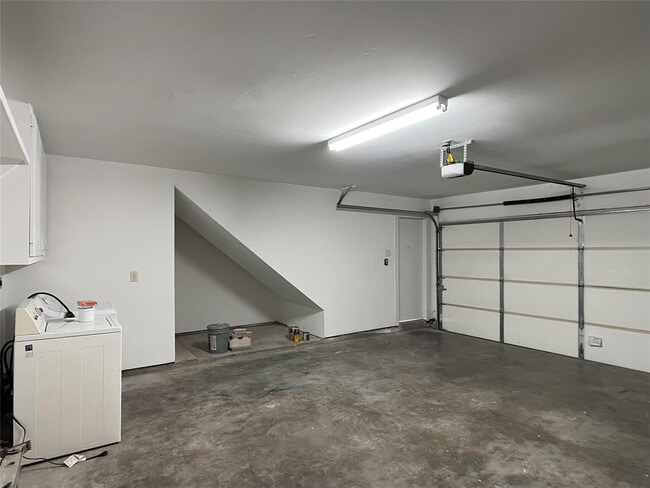 Building Photo - 5899 Fairdale Ln