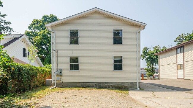 Building Photo - 1441 S State St