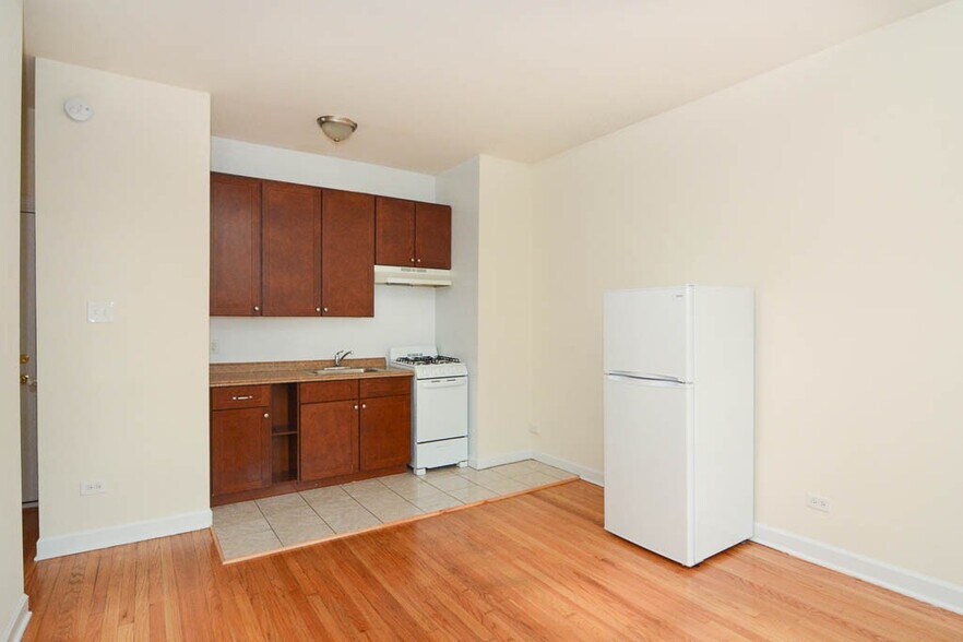 Building Photo - 2737 N Spaulding Ave