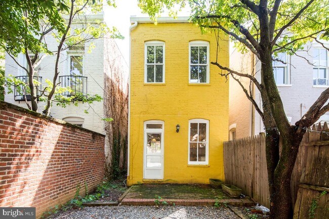 Building Photo - 1322 35th St NW