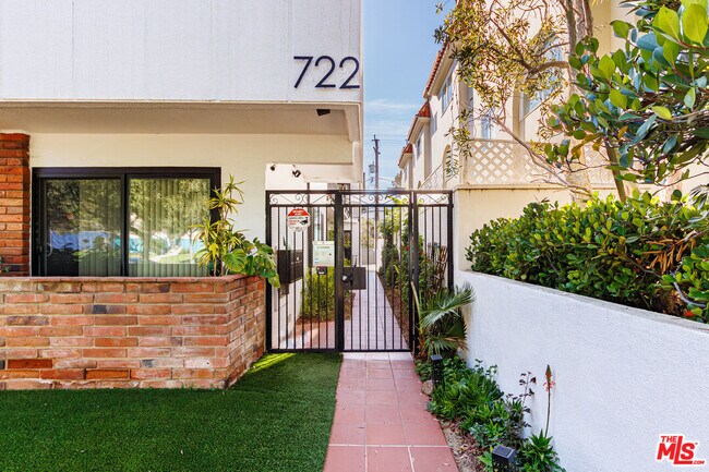 Building Photo - 722 Lincoln Blvd