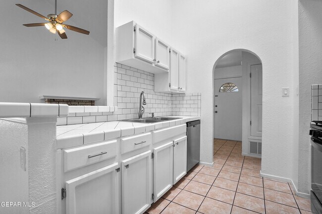 Building Photo - 1029 Chiricahua Dr
