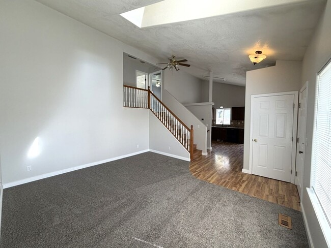 Building Photo - Great 4 bed 2 bath home with RV parking in...