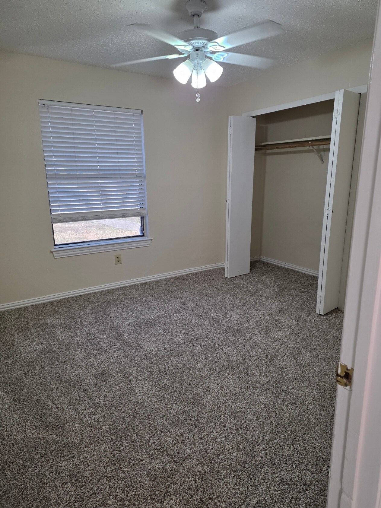 Building Photo - 2222 Ridgedale Dr